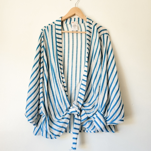 Free People Bow & Arrow Tie Front So fun kimono - Picture 2 of 7